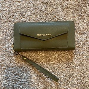 Michael Kors Jet Set Wallet/ Wristlet